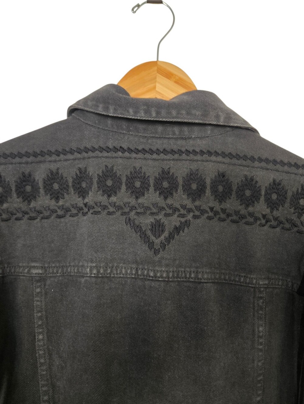 ✨🤠 Saltwater Luxe Black Fringe Western Denim Jacket - Medium 🤠✨ - Picture 4 of 7